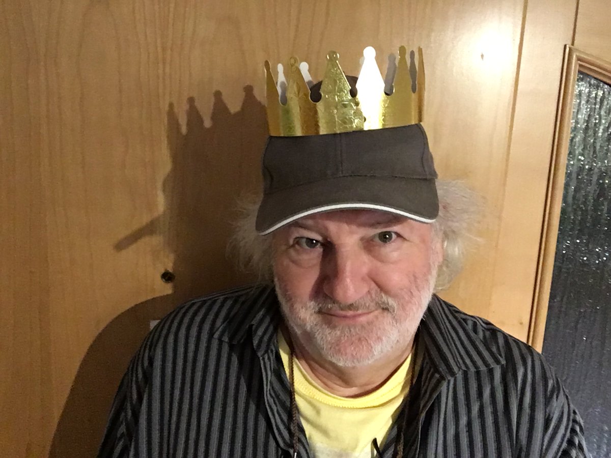 PeachWeber's tweet photo. Am 6. Januar hat das Single-Leben auch grosse Vorteile: https://t.co/DmX7pSbWlw