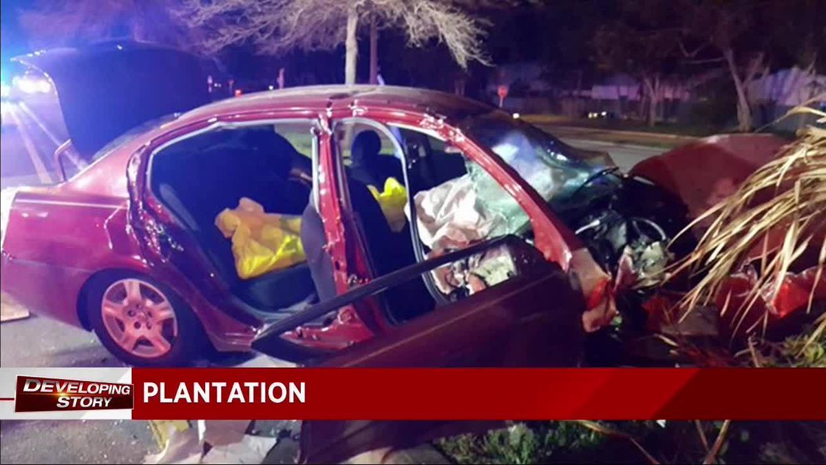 Firefighters rescue driver after crash against tree in #Plantation bit.ly/2AAEtUV?utm_so… https://t.co/t7ojDpdC0a