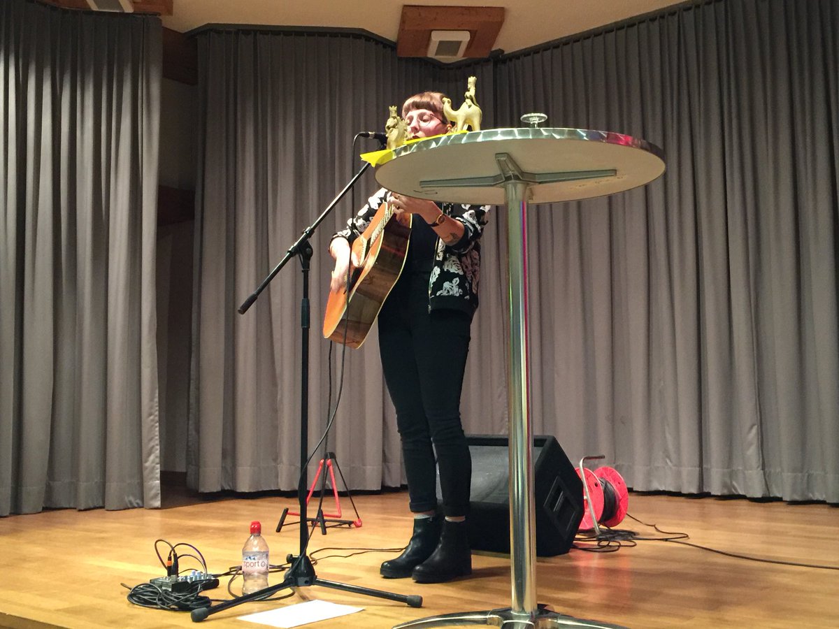 Damian_Mueller_'s tweet photo. #Dreikönigstreffen in #Breitenbach - mit Sängerin #Anouk! Fantastisch!!!
@FDP_Liberalen #FDPSolothurn https://t.co/3H1sZrb3yu
