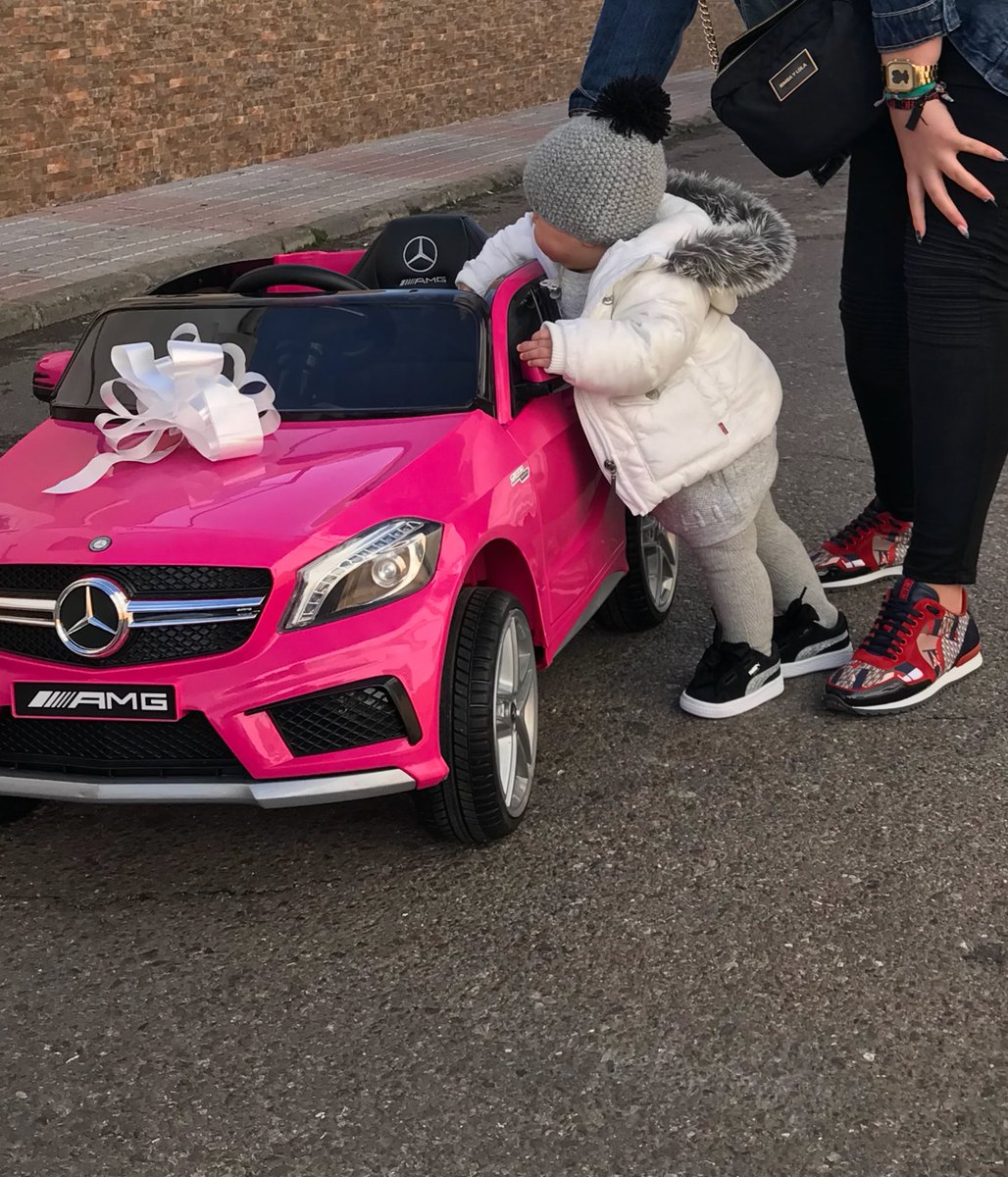 inesmh3's tweet photo. Día de reyes !! Gracias a mi rey mago por todos los regalos, me encantan!
Y mi niña que contenta está con sus regalos😍❤️👑🎁🎊 https://t.co/iXmM5IoGER
