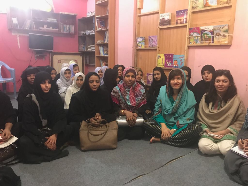 CIRCLEwomen_'s tweet photo. Circle goes to #lyari with its latest initiative, #TechKaro, which is bringing computer science education to underprivileged areas! We held an orientation session and encouraged women and girls to join!
#techforall #techforacause #womenintech #GirlsWhoCode https://t.co/CCr4RbuUF1