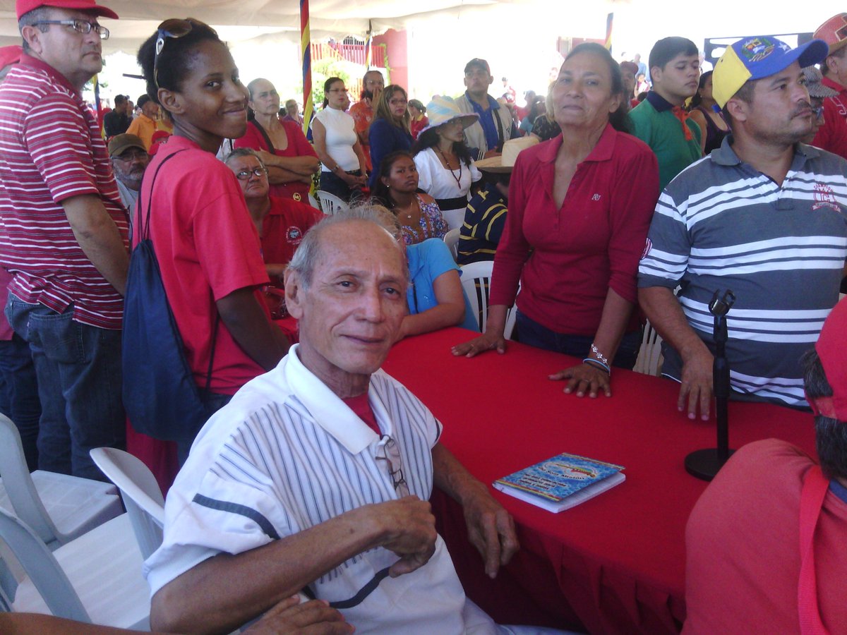 INASSZULIA's tweet photo. @salainass @magallyvina AdultosMayores Beneficiados PorAmorMayor Presente en DiscusiónDel PlanDLaPatria en Maracaibo https://t.co/w02XxGSGn2