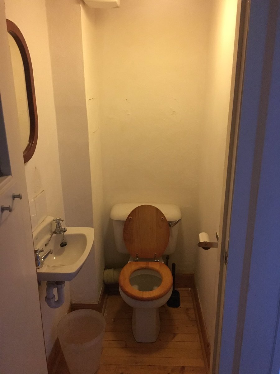 chris_e_t's tweet photo. Even wee rooms deserve an upgrade. #enlightenedtrades https://t.co/6qbbj0rHF4