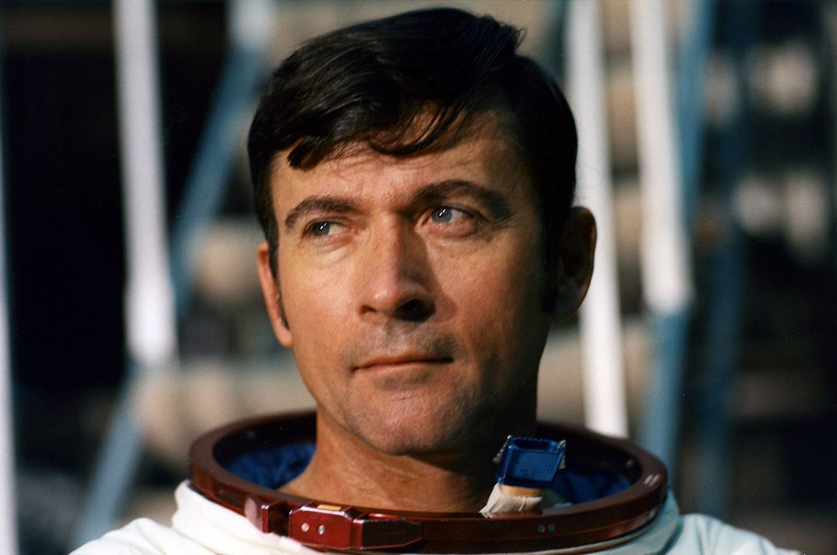 collectSPACE's tweet photo. John Young, ninth astronaut on moon, led first shuttle mission, dies at 87: https://t.co/AA1OuxkMHd https://t.co/5YN9fdskxy