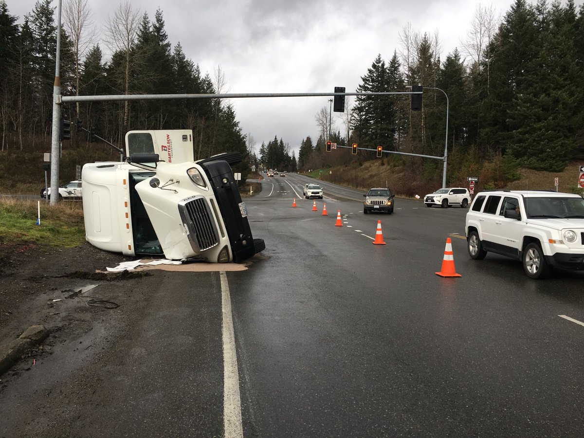 wspd2pio's tweet photo. #Whoops. This is the correct pic for WB 18 at I-90 rollover. Third tow on the way to upright semi. Extended ETA. #MajorDistraction https://t.co/WWtWuajvm0