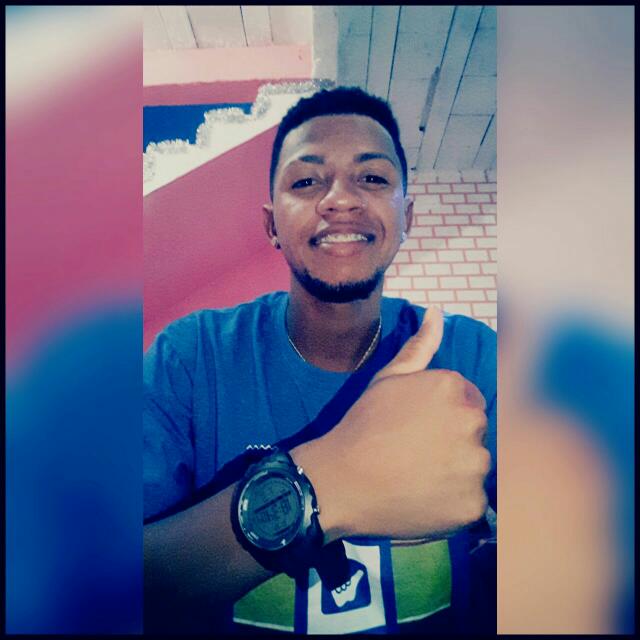OliiveiiraVn's tweet photo. Pela Casa da Dinda😍❤😍
#SabadãoDePaz #PretoSim #Sorrisinho😏😍 https://t.co/7FKCJteEPN