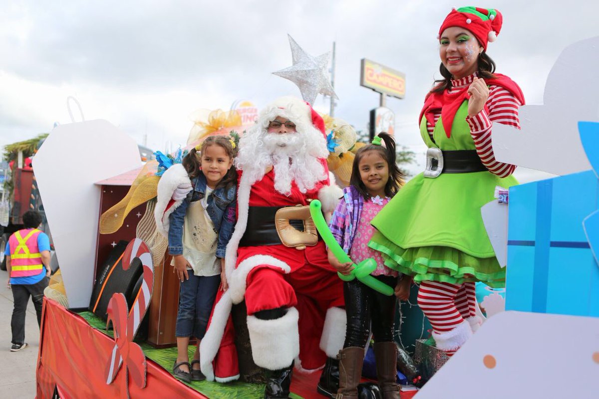 JuanOrlandoH's tweet photo. Con la alegría de nuestros niños y niñas inicia el colorido del Desfile de Carrozas y Bandas en #Tegucigalpa, como parte de las actividades de la #NavidadCatracha https://t.co/8l2mA28CRA