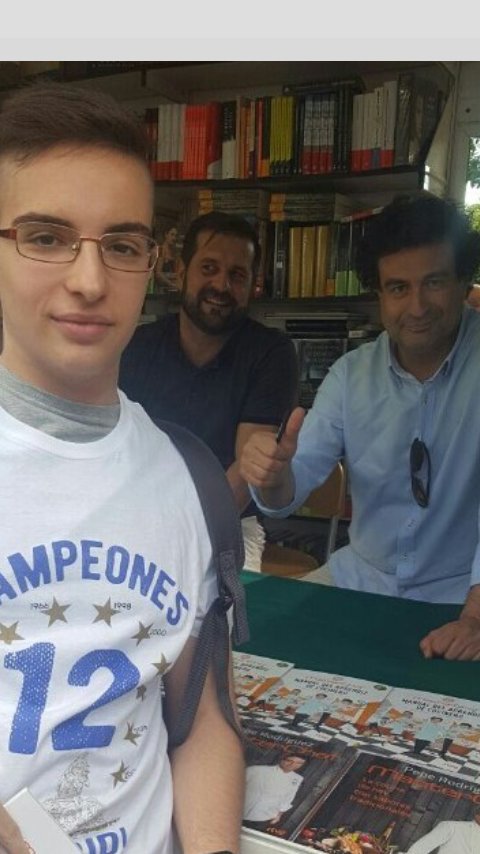 <a href="/SamySpain/">Samantha de España</a> <a href="/Pepe_elBohio/">Pepe Rodriguez</a> <a href="/JordiCruzMas/">Jordi Cruz Mas</a> han acabado con mas tartazos que los propios minis-chefs madrecita.. Jajajajajajaja #MCJunior <a href="/MasterChef_es/">MasterChef</a>