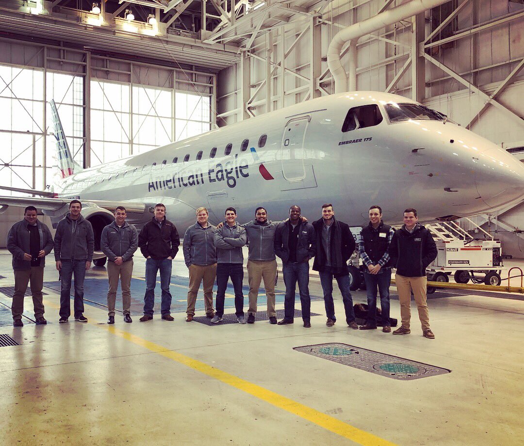 RepublicAirways's tweet photo. Just a few photos from an amazing weekend with our new #rjetambassadors that will represent #republic on their college campuses! https://t.co/TqijiPmWPt