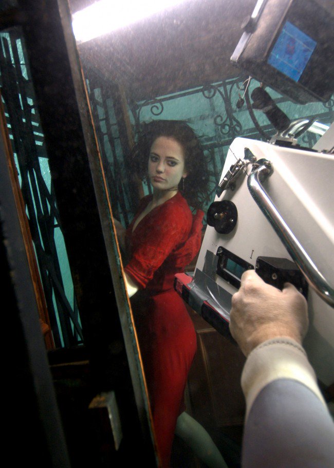 runmaria's tweet photo. Eva Green filming Casino Royale https://t.co/8yIOU8T16P