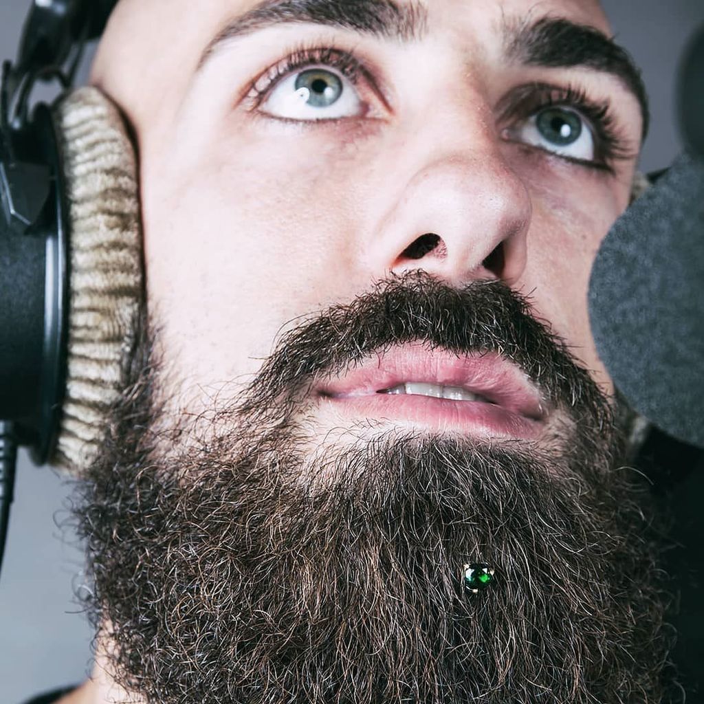 KratoMilano's tweet photo. 🎧 @_nhope_  on air!🎙️ There are many ways to stand out, one of them is unique beard crystal 💎 Limited Edition emerald color. https://t.co/xm48P0OqDJ https://t.co/fyb2MkcTmI