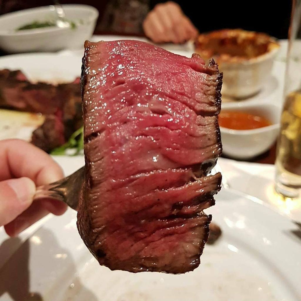 GrillinFool's tweet photo. That is about as close to perfection is it gets for me with this @peterlugersteakhouse beauty sourced from @masterpurveyors providers of perfect prime beef
🐮
Pic courtesy of @rrbarcellos
🐮
🐮
🐮
#MasterPurveyors #SwingingMeats #knowyourproducer #eatpro… https://t.co/yNDhpPEi3o https://t.co/QcAURXw4cw