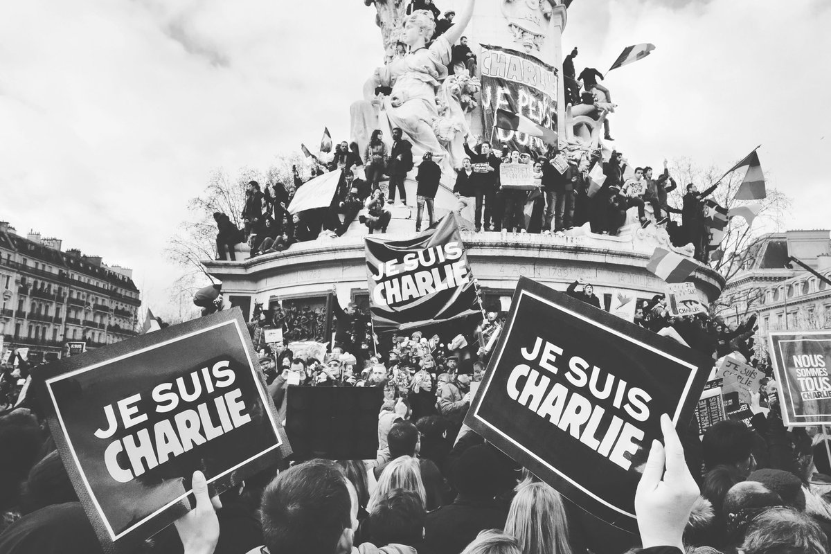 joachimroncin's tweet photo. Il y a trois ans j’écrivais ces trois mots, symbole de liberté d’expression, de penser, de dessiner, bref d’être libre. Plus que jamais je suis et je resterai Charlie
#ToujoursCharlie #JeSuisCharlie https://t.co/UlZpSRytnY