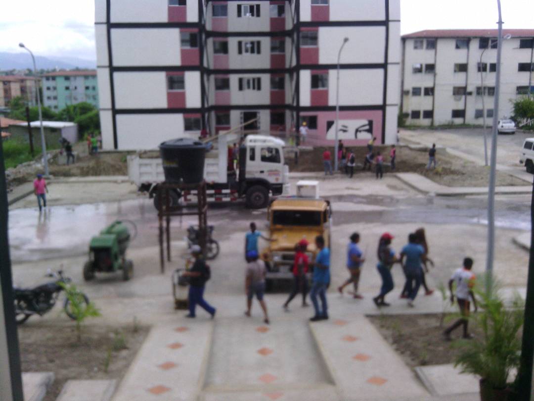 sunavimerida's tweet photo. Mantenimiento y rehabilitación del urbanismo caño seco en el estado Mérida https://t.co/229YNsFuC1