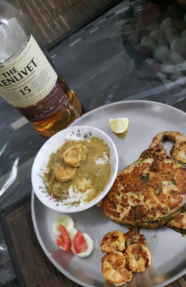 PareshDegaonkar's tweet photo. Food meant for the King to go with the Drink made for the Queen.
#kingfishfry #prawnsfry #yummyfood #yummy #seafood #deliciousfood #FoodFood https://t.co/IJO3xmmPku