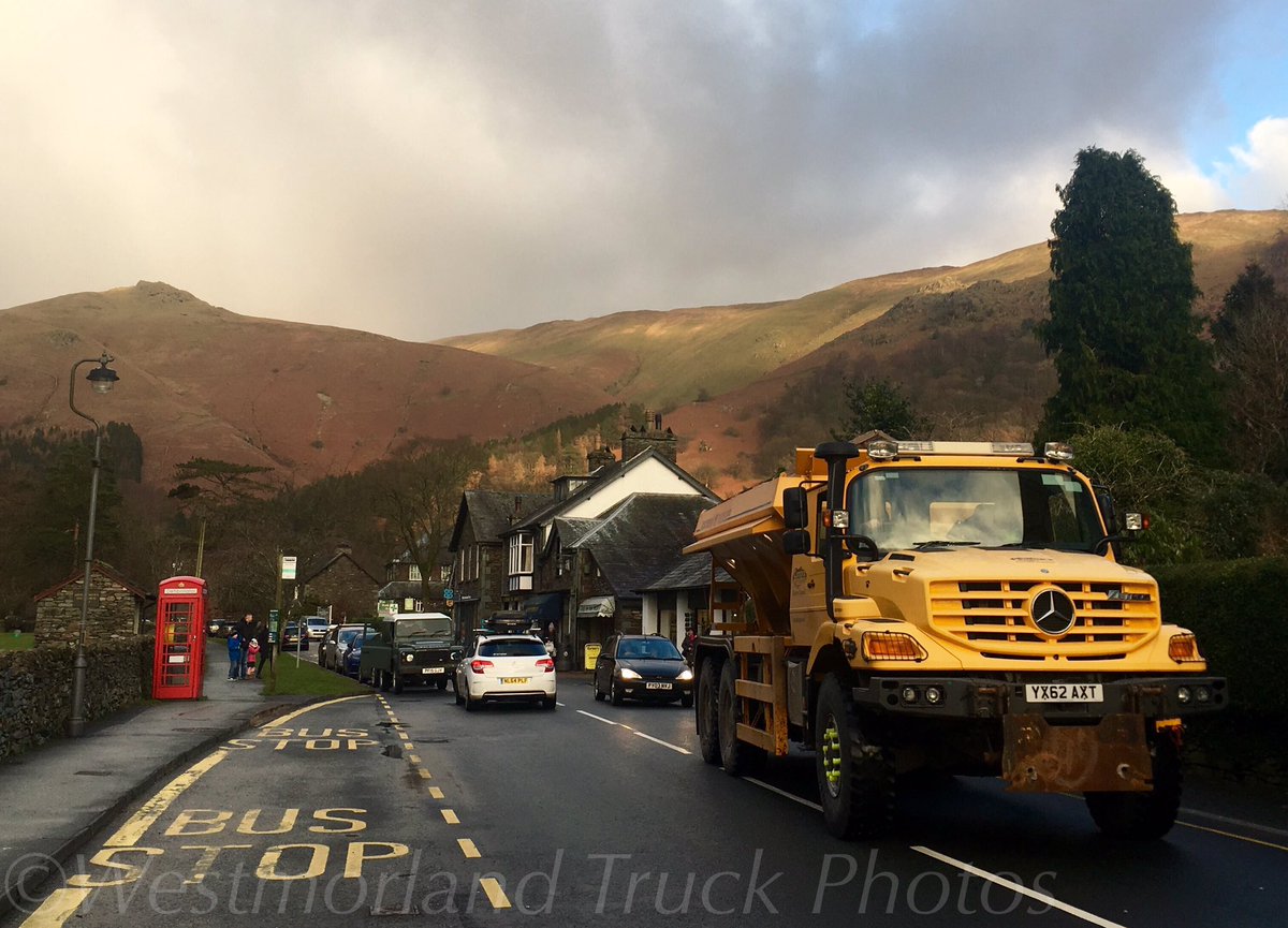 One of @CumbriaGritters big Mercedes salting the roads in the lakes today . @MercedesTruckUK <a href="/MercedesUnimog/">Mercedes Unimog</a> #Winter