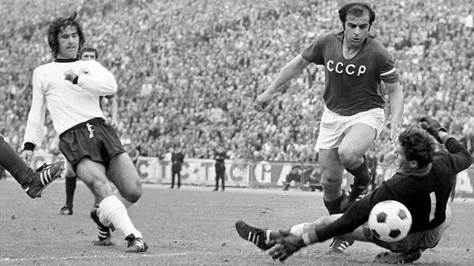 OldFootball11's tweet photo. #EC1972: #WestGermany v #USSR

#Euro1972 #SovietUnion #BRD https://t.co/9DcA4BmDIS