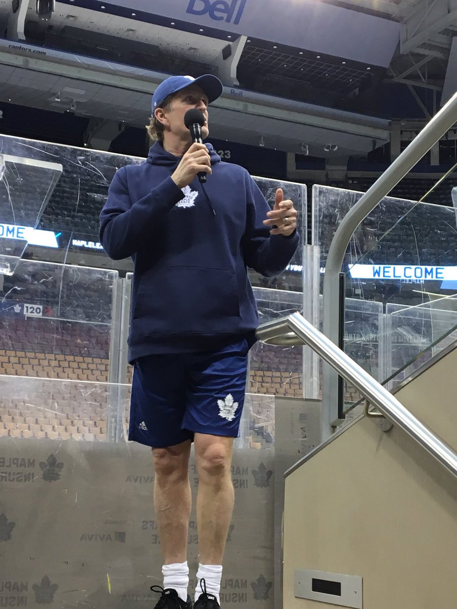WadeWgilbert's tweet photo. Love these gems from one of most successful coaches of all-time, Mike Babcock at clinic today: “#1 job as coach is to make sure kids love the sport more at the end of the year than they did at the start of the year.” “Quality coaching is 100% about people building” https://t.co/GN6xiZrcUU