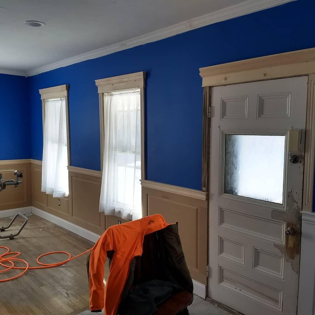 kring_l's tweet photo. 95 pieces of trim, 41 pieces of panels and all I have is 3 window sills left https://t.co/NlDjoaY071