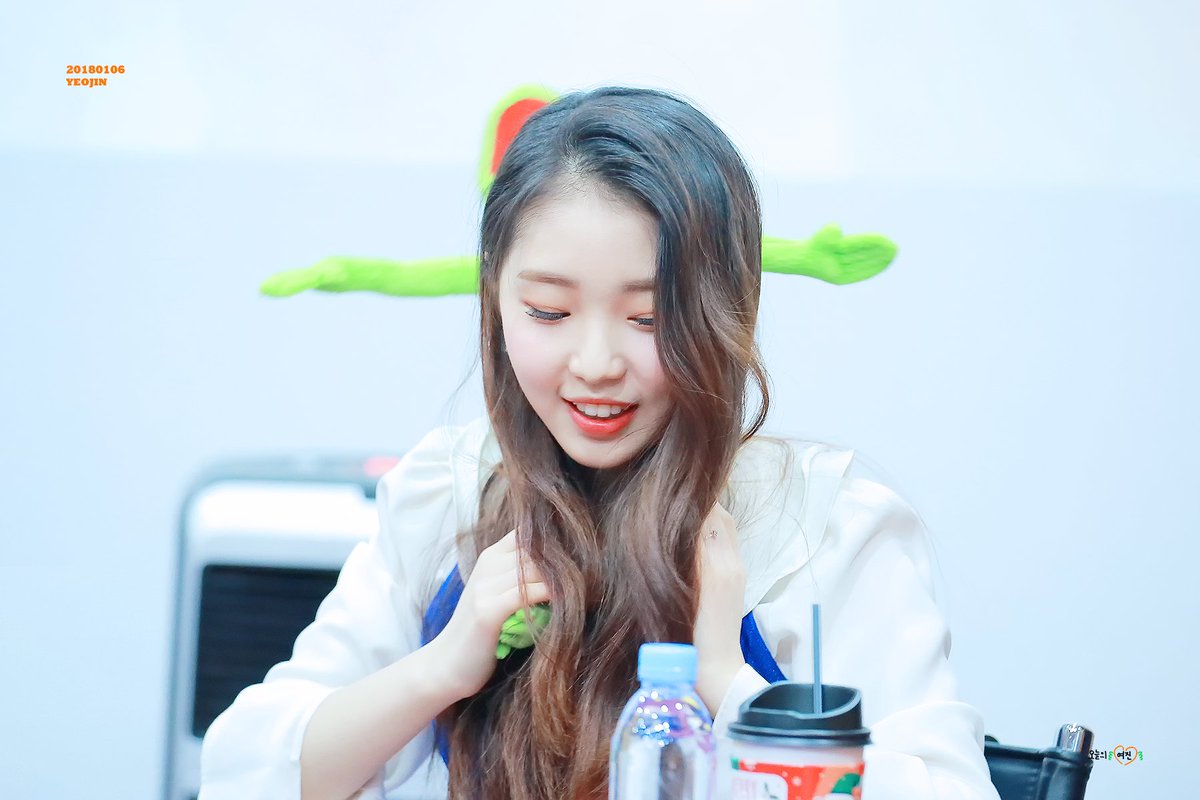 yeojin_day's tweet photo. @loonatheworld 모든 게 소중해 🧡 #이달의소녀 #LOONA #여진 #YeoJin @loonatheworld https://t.co/ZTL3ZYfr5G https://t.co/bbETLtlIDz