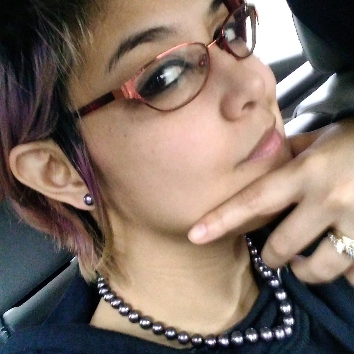Banzaibabee's tweet photo. Some days its okay to be vain. Also I am love rocking my new black pearls look! #vanityday https://t.co/B1aWzMHcht