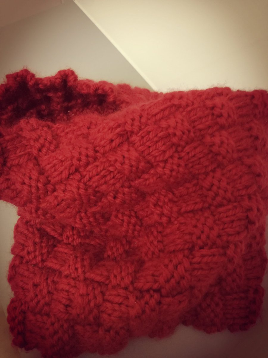 DevanaloDIY's tweet photo. Los Reyes Magos ya han entregado los regalicos que he estado tejiendo estos días de atrás... #regalosdiy #diy #knittingprojects https://t.co/M1jxXr3DWH