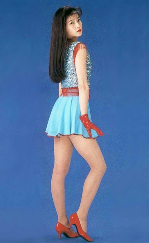 Paulina Ganucheau on X: "Chisato Moritaka. She even makes that sweater  dress glam. https://t.co/4QZqsc88sl" / X