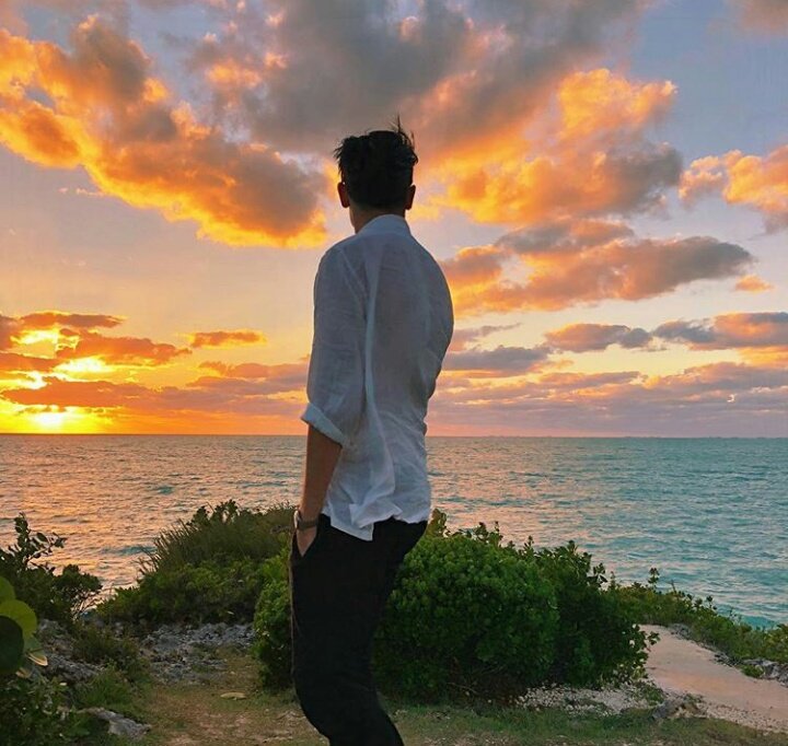 eBrookeMaddox's tweet photo. 🌌I think I'll miss you forever 
Like the stars miss the sun in the morning 
Late is better than never 🌌 https://t.co/mUyvOBrG5T
