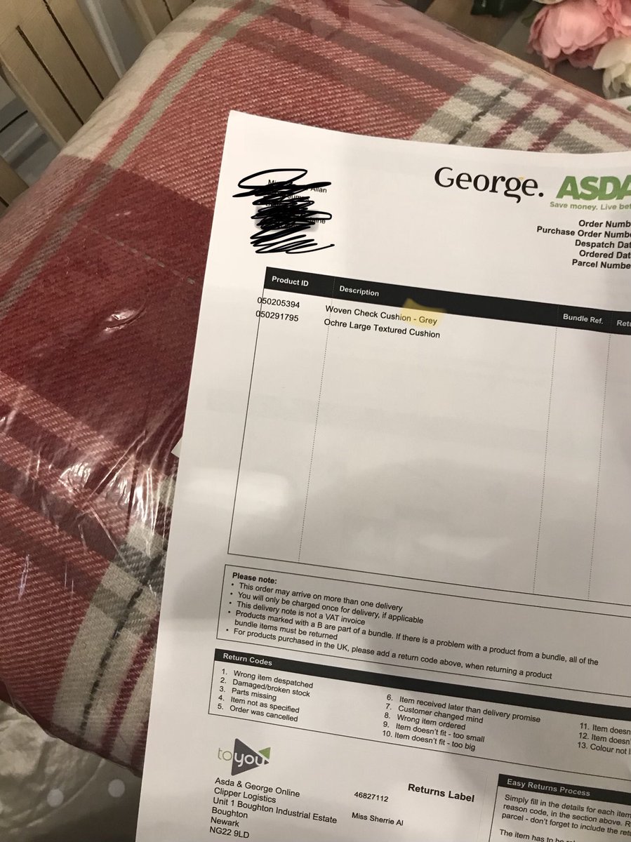 Sherrieallan's tweet photo. @Georgeatasda How could somebody seriously get grey from this cushion? 😤😡 https://t.co/0UnA07nmzu