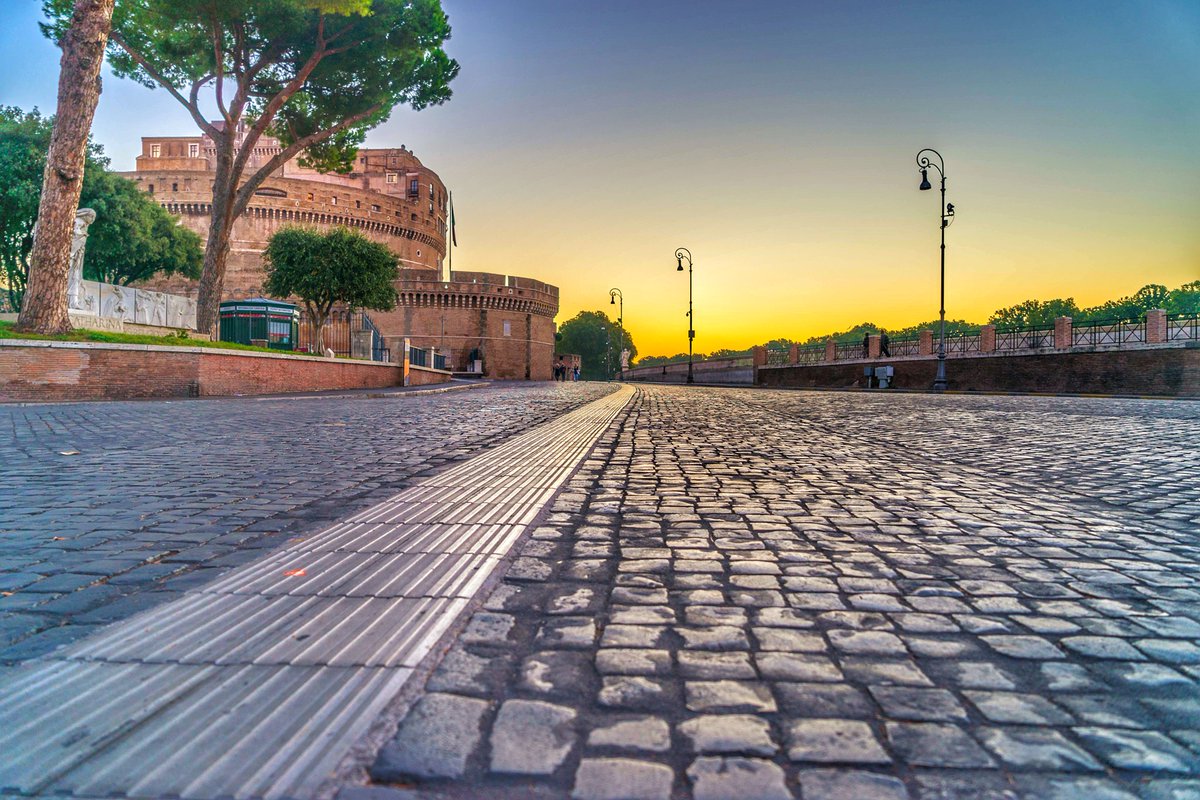 MarkDeu's tweet photo. Close to the Engelsburg 🛫 🎊☄🎉 #Roma #photography #reisen #fotografie #Travel #wanderlust #landscape #nature #sunset #natur  #sunsetporn #colorful #Sonya7 #Zeiss #photooftheday  #sunsetlovers #engelsburg #Vaticano #cityscape https://t.co/sHslWyqJA2