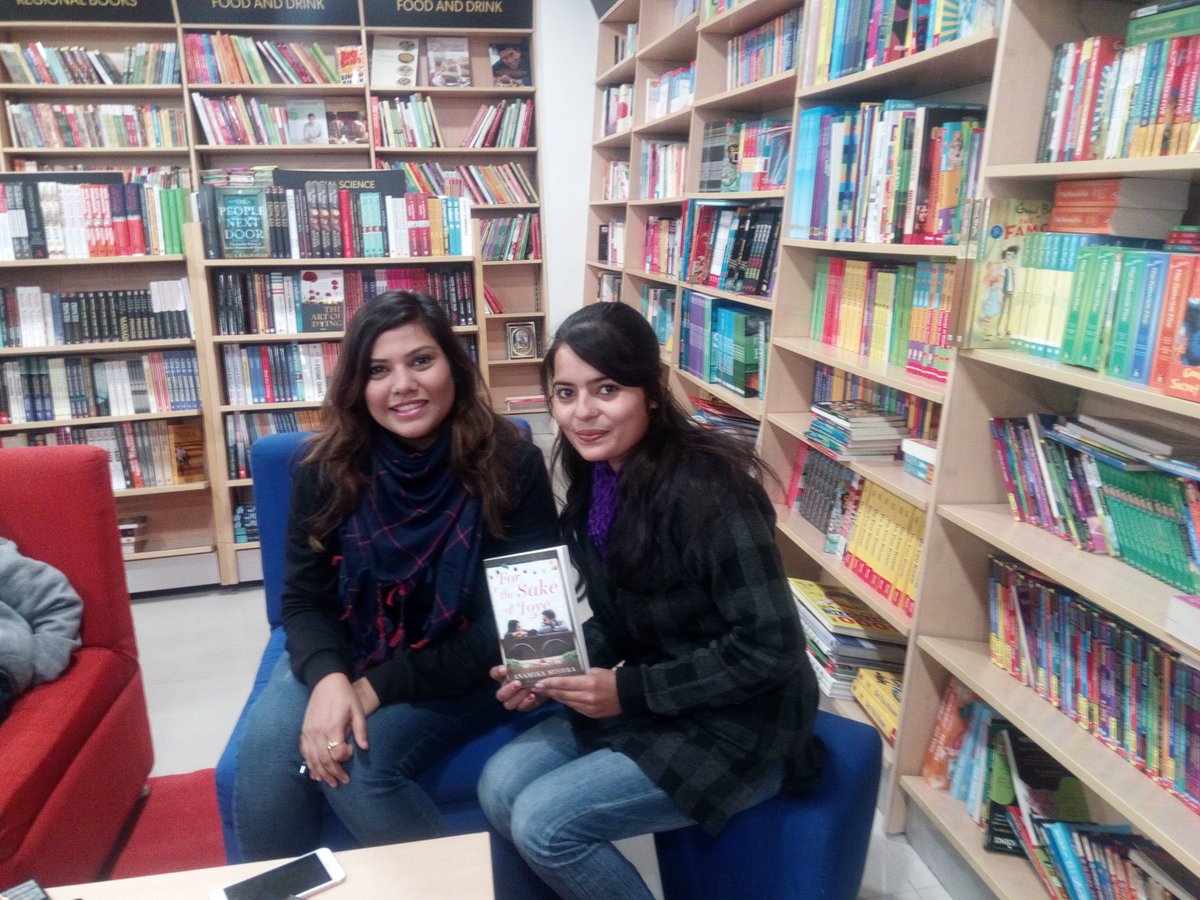 Okk_Sandhya's tweet photo. A meeting with fantastic #blogger, #writter & #motivationalspeaker as well, @anamikawrites ..on an event of her 3rd #booklaunch (#ForTheSakeofLove) at #ZSquare, #Kanpur (#UP). https://t.co/dk93v8uikm