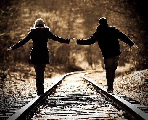 'İyi insan mutluluk, kötü insan tecrübe, yanlış insan ders, mükemmel insan iz bırakır.' - La Edri