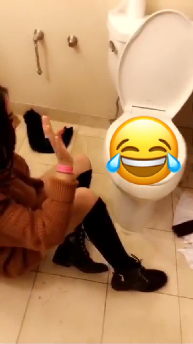 gallegos_amparo's tweet photo. So y'all know how my night went π«π«π #partyingtoohard #whathappensinvegasstaysinvegas π https://t.co/FrWQN8lgSv