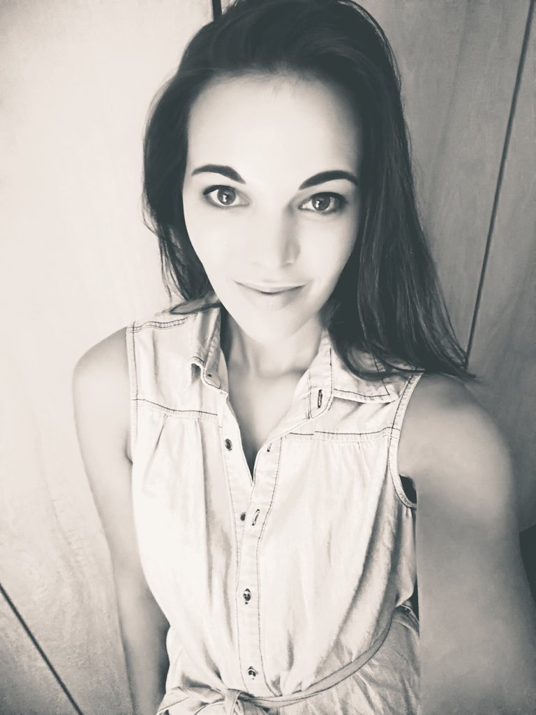 Dee Theart tweet media