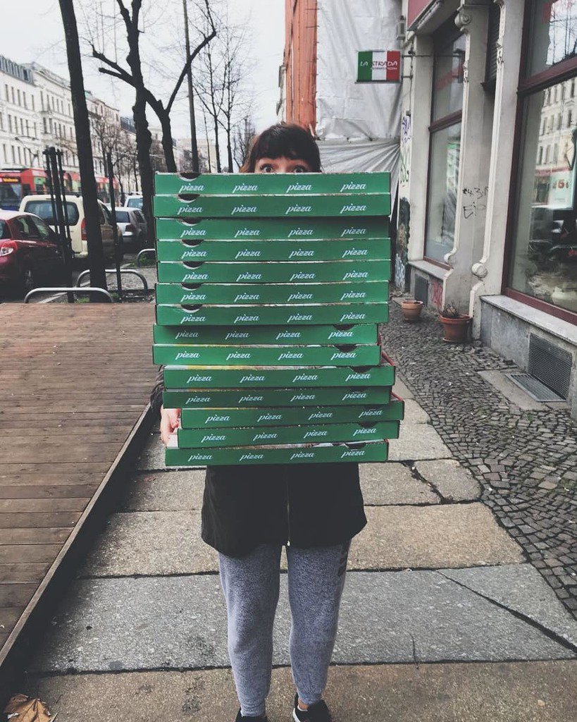 tyforeating's tweet photo. "Ich habe 14 Pizzen getragen!" #wrongquote
Wer meine Stories von gestern verfolgt hat, weiร es bereits. Heute haben @sven_nard und ich unser neues Heim bezogen ๐ก. Als Dank fรผr die hammerhammergeilen Umzugshelfer (wir waren in nicht mal 4h fertig!) gโฆ https://t.co/yqk6R6hExy https://t.co/u5mz0TZScH