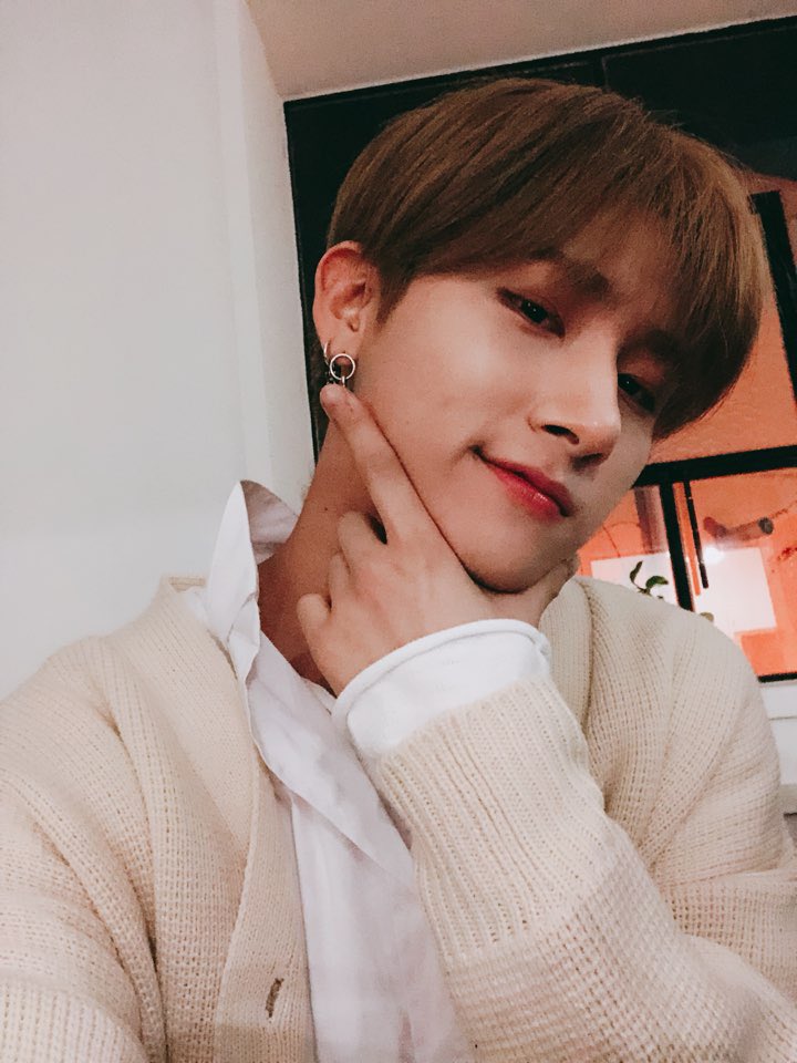 ImChangkyunBr's tweet photo. @OfficialMonstaX 📝🐺[06.01.17 | #Trans]#아이엠 #창균 

[#IM] Eu cheguei #HoraDeDormir #SonhemComigo

Eng: MonstaXEurope ● PtBr: ImChangkyunBr (Mahh) https://t.co/0NozlnrXAa