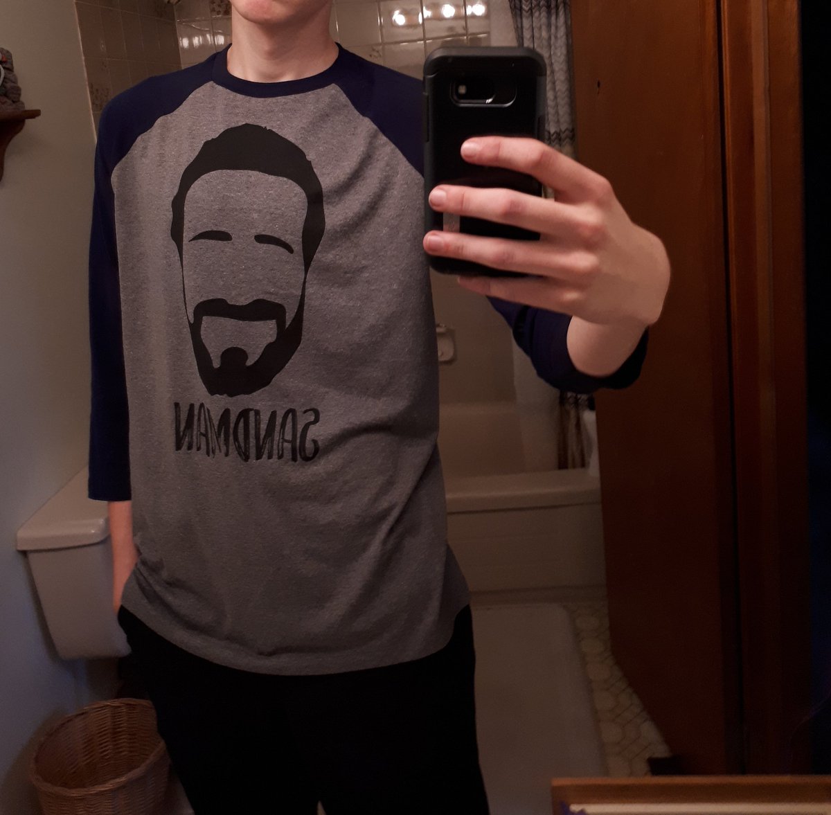 NiftyDingus's tweet photo. @JonsandmanTv got my shirt a while ago i love it man!! #sandmanarmy https://t.co/fUTw78whZj