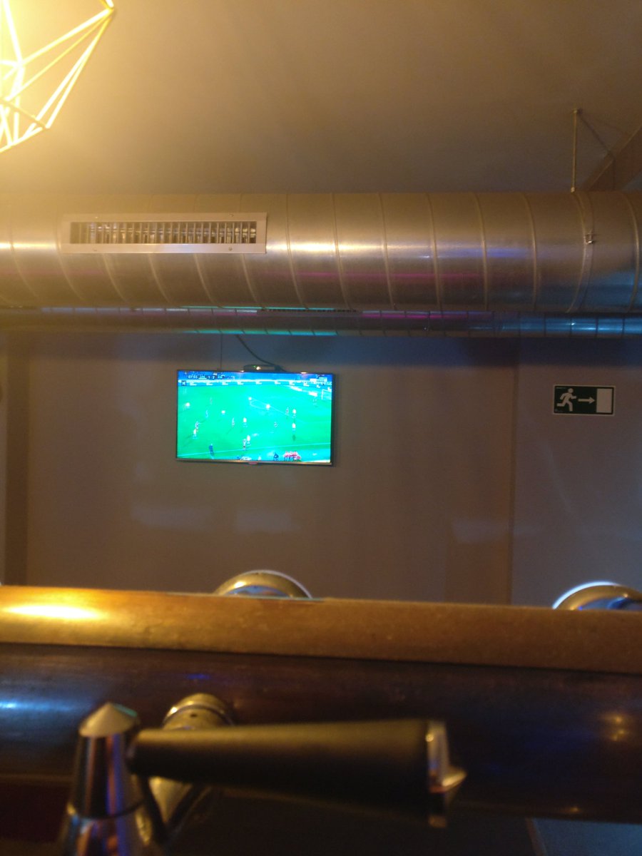 Detrás de la barra viendo a un grande. <a href="/coteroces/">CoteRoces 🐐</a>  Buenísima remontada. Feliz Año grande!