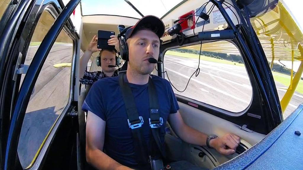 steerwithmyrear's tweet photo. Dan trying to get 4G signal on the roundout. .
.
.
.
#instagramaviation #instaaviation #citabria #flight #pilot #flying #aviation #aerobatics #cotswolds #cirencester #kemble #7eca https://t.co/hQYDDDETVk https://t.co/EdRmar511S