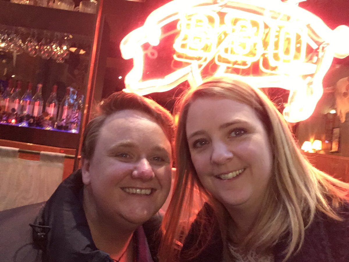 Emma_Lewis79's tweet photo. Great catch up & food @BodeansBBQ this afternoon with @wilkowilks @SnifferRoper & Melly Mel #oldfriends #dmuoldgirls #unimates #vegascrew #twentyyearsandcounting #cheers https://t.co/jNvnc0NUiY