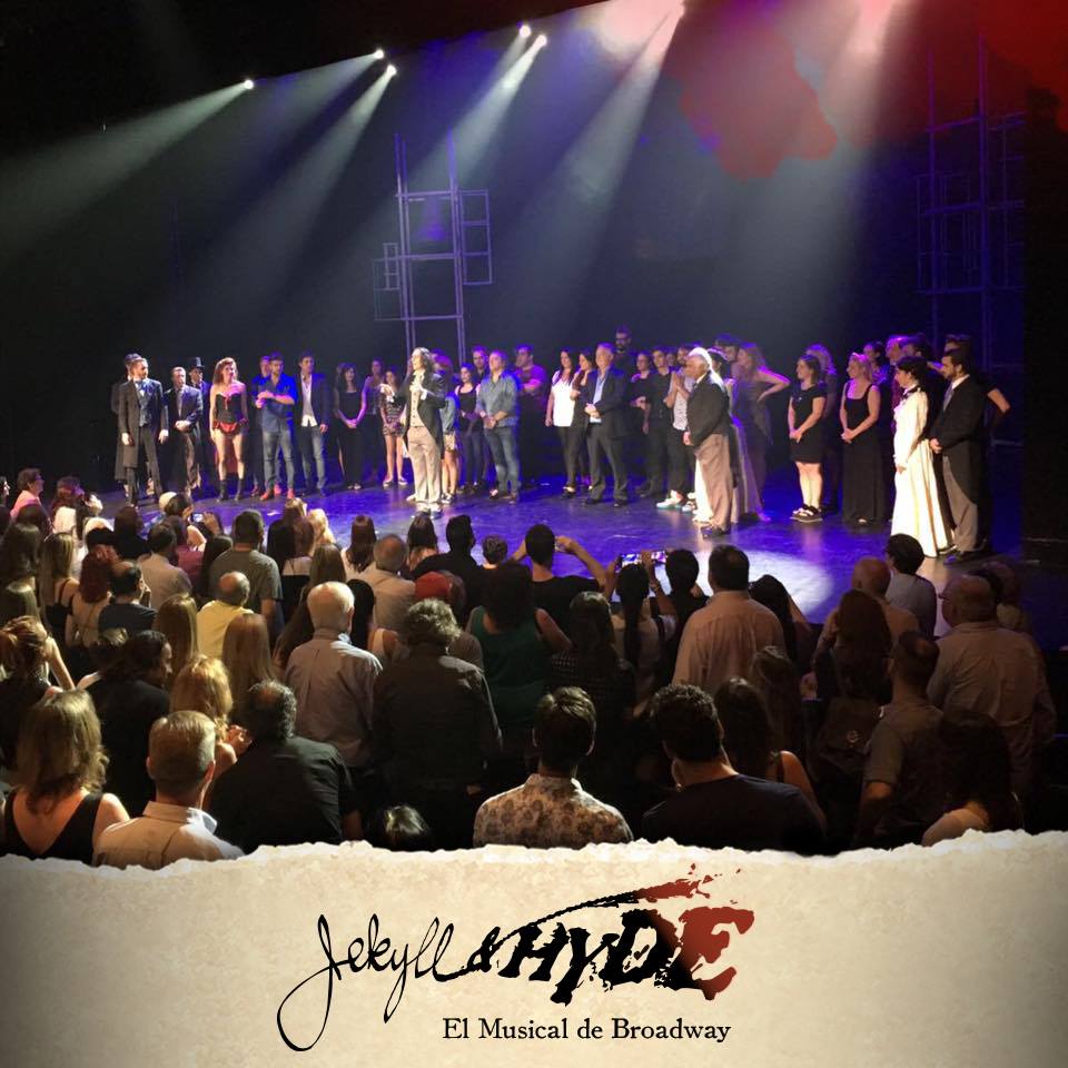 Hace un año había llegado #ELMOMENTO! Se levantaba el telón de #Jekyllandhyde y comenzábamos junto a ustedes una temporada llena de alegrías.