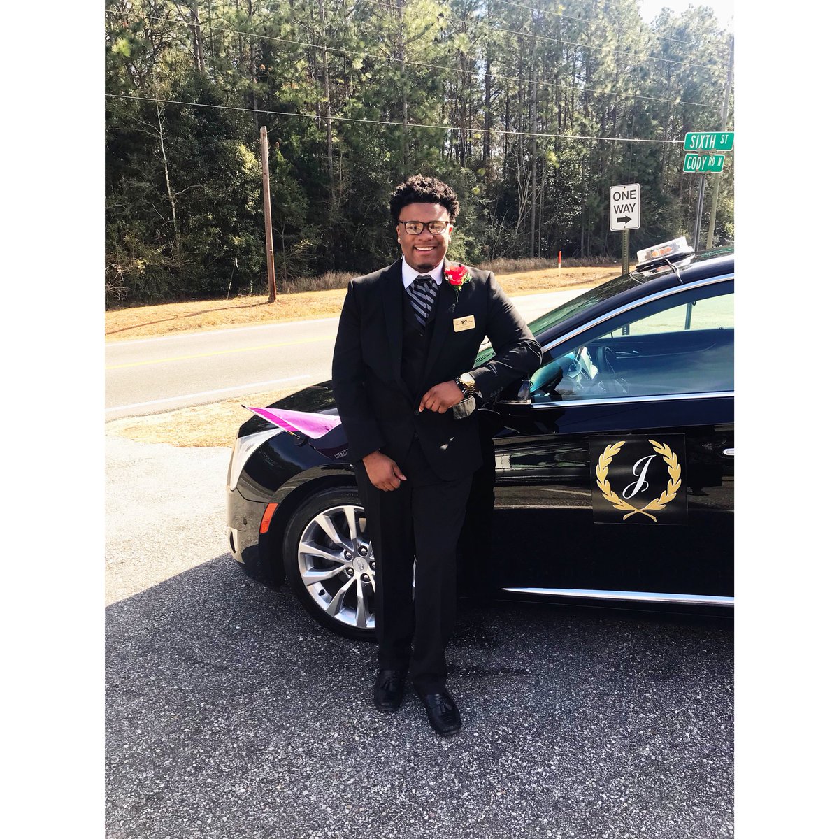 LouisDHudson1's tweet photo. Serving The Community❤️🗃📂
#MorticianOnTheRise 🎩⚰️#YoungBlood https://t.co/kDqmxKtH32