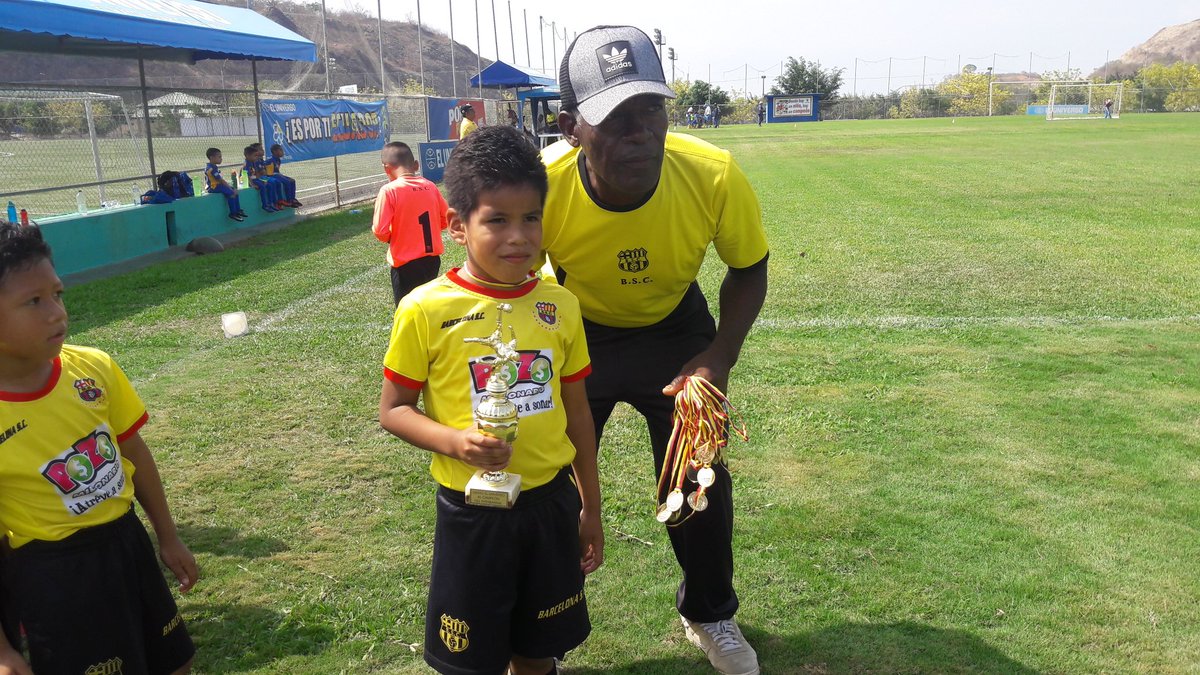 Academia_BSC's tweet photo. Felicidades a nuestra #Sub7 sucursal #CristoTeAma que empató (1-1) frente a #MonteTabor y logró el titulo en el #InterbarrialElUniverso 🏆⚽ https://t.co/4SzWCL2VmA