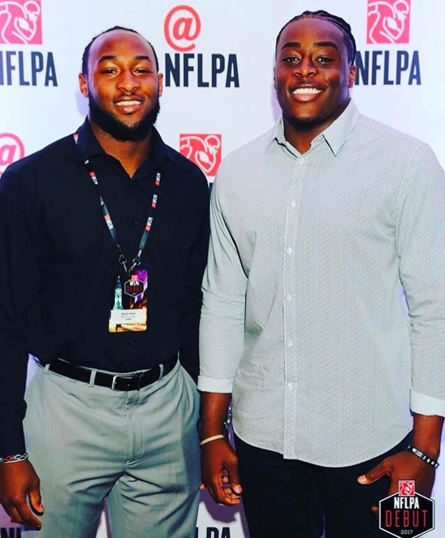 ericobrien520's tweet photo. SIGNED‼️ 🖋

just confirmed UTEP LB Alvin Jones has signed with agent @chriscabott / @leighsteinberg to test NFL waters.

(same agents as twin brother @Showtyme_33) 
#cbs4sports 🏈⛏ https://t.co/ST8pBzMfKh