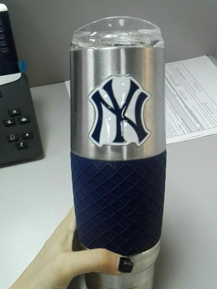 astridmireles's tweet photo. Estrenando mi regalo de #cinquidiriri graaaacias @PChomina 😁 @Yankees https://t.co/jN0xv0aHWM