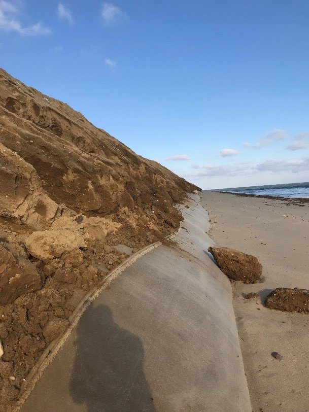 SconsetBeach's tweet photo. Nor'easter bashed the geotubes and the system performed beautifully again in its 5th winter storm season.   Some sand was washed away from the lower tubes as designed.  Dozers will re-cover the exposed geotubes next week.  Once again, we can report that the system “is working”. https://t.co/uwDyNEdouo