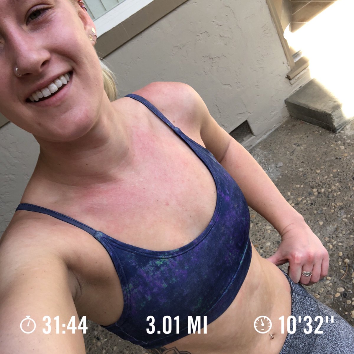 paulabanski's tweet photo. Dying inside cuz I run a slow ass mile 🏃🏼‍♀️ https://t.co/7NbVqeGiVM