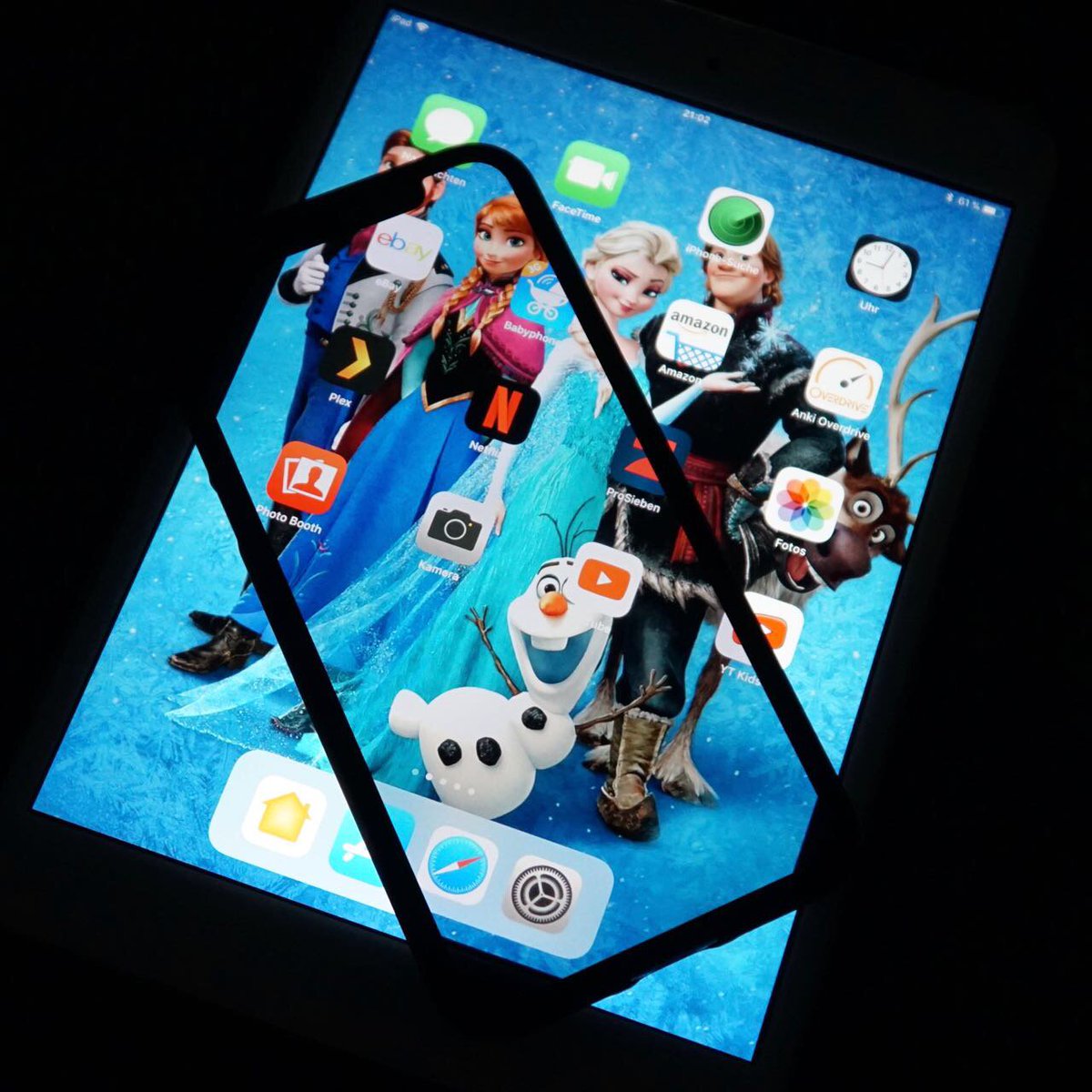 Do you like it? #iPhoneX #frozen