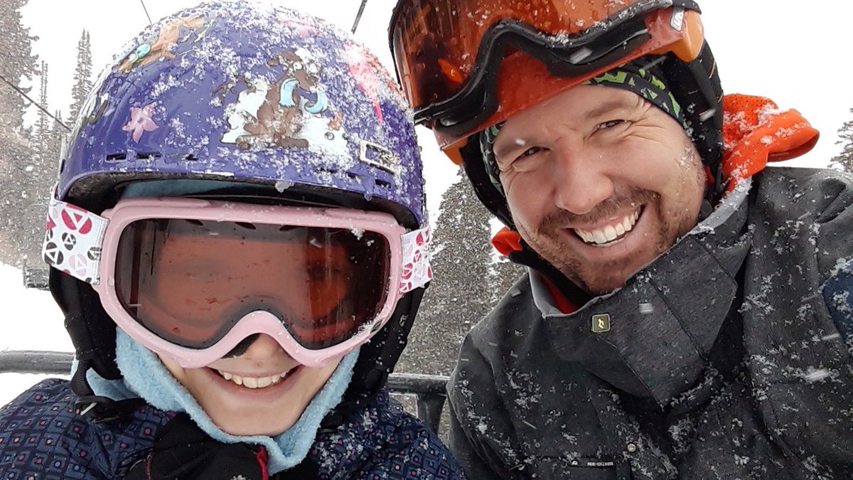 SkiAllOfUtah's tweet photo. This is not a drill. I repeat: this is not a drill. There is white, fluffy stuff falling from the sky. Apparently, God has massacred a teddy bear. https://t.co/tr219DeQjf
