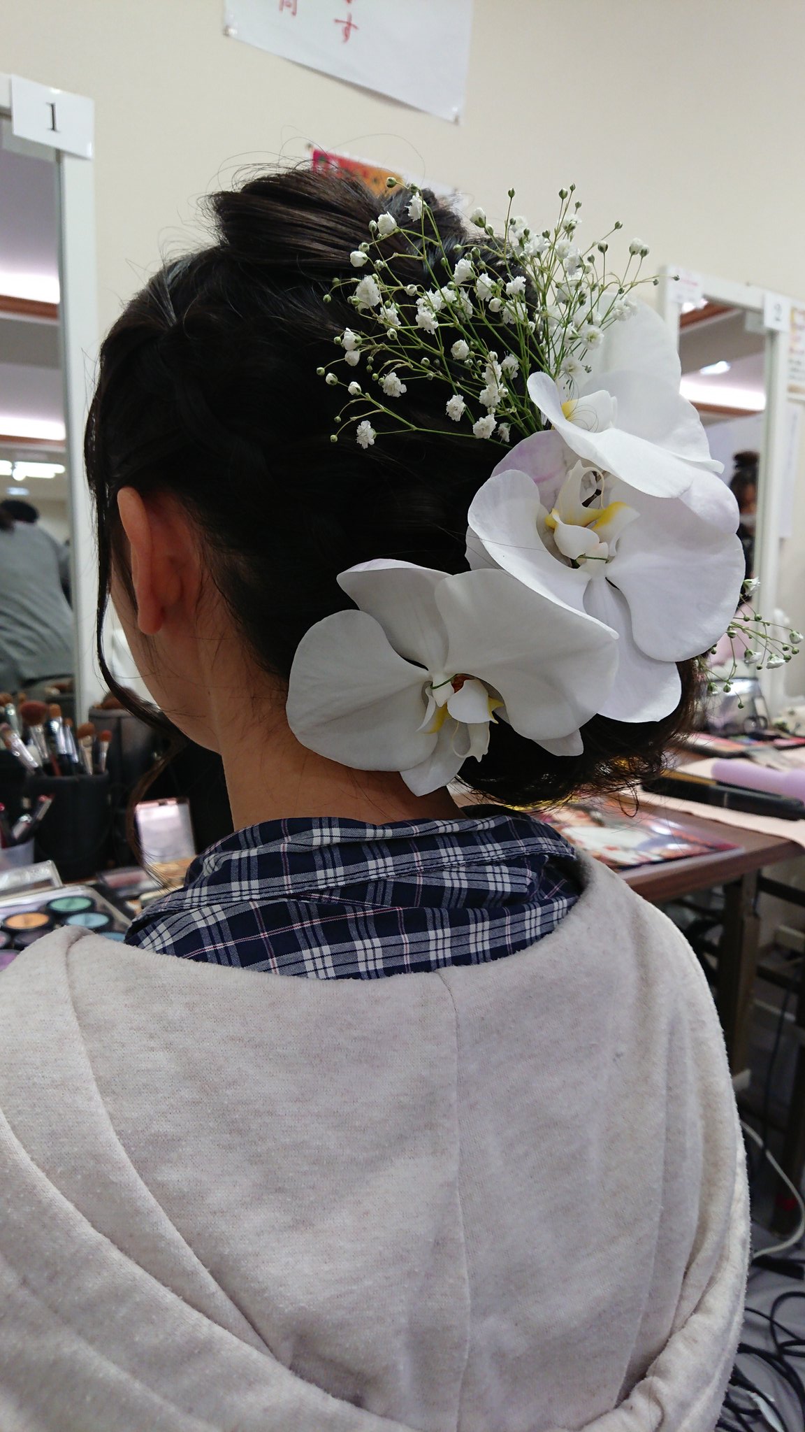 ぱんだ母さん みつばち製品のお店アルビレオ 明日は成人の日 新成人の皆様 おめでとうございます フラワーアレンジメントやブライダルも得意なお花屋さんで本物の胡蝶蘭の髪飾りを作っていただきました 地元ナンバーワンの着物屋さんでヘアメイクなう ぱんだ母さん みつばち製品のお店アルビレオ 明日は成人の日 新成人の皆様 おめでとうございます フラワーアレンジメントやブライダルも得意なお花屋さんで本物の胡蝶蘭の髪飾りを作っていただきました 地元ナンバーワンの着物屋さんでヘアメイクなう